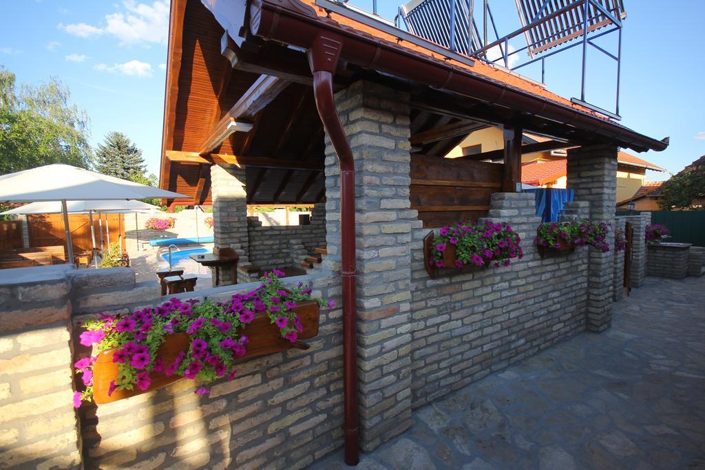 Guest House Vila Alexandar Palić Exterior foto
